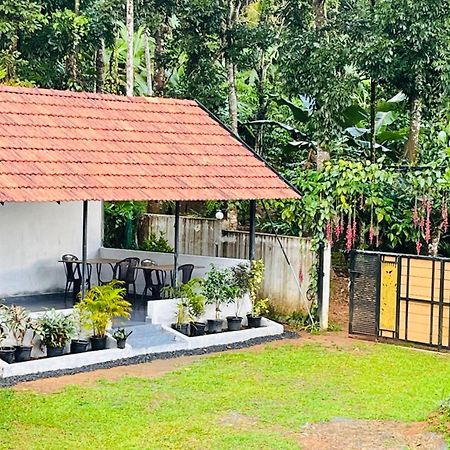 Partho Home Stay Padinjarathara Ngoại thất bức ảnh